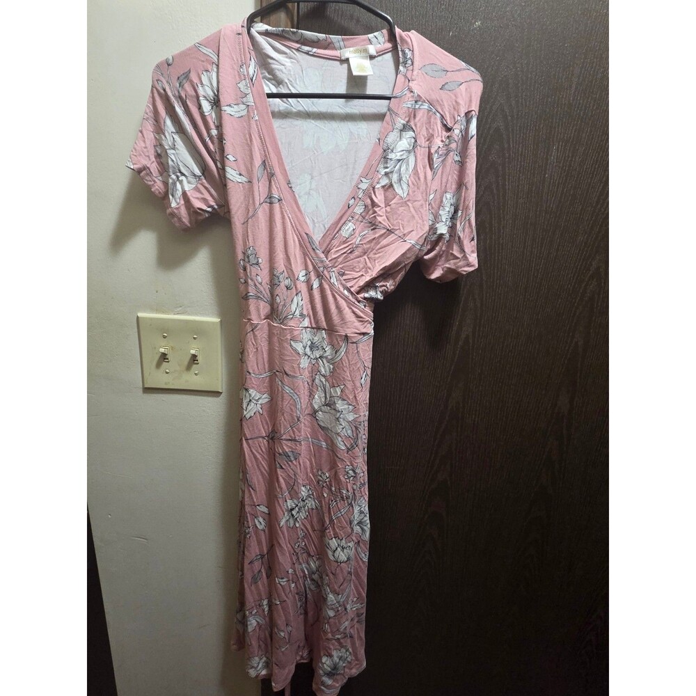 Matty M short sleeve wrap dress size M pink w/white, black & gray floral print